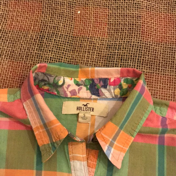 Hollister Plaid 3/4 Button-up Top - Picture 3 of 4